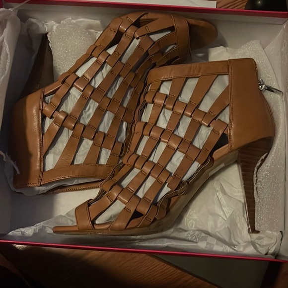 Vince Camuto sandals - Picture 1 of 2
